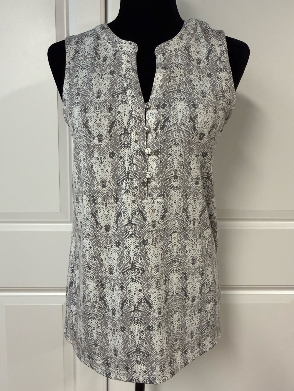 ELIANE ROSE Sleeveless V-Neck Top